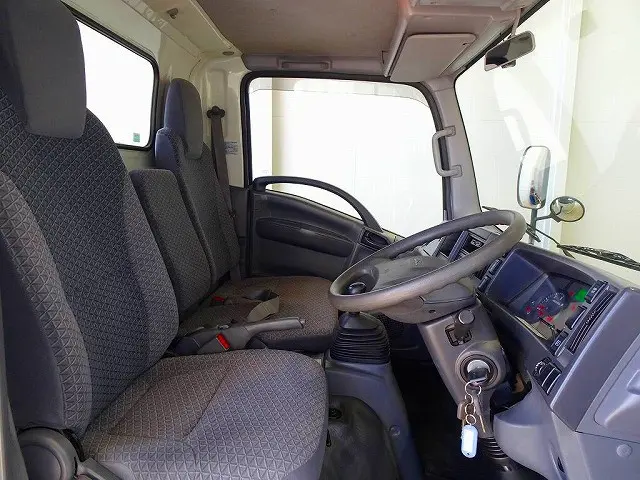 いすゞ エルフ 2RG-NMR88AR(2WD)の写真6