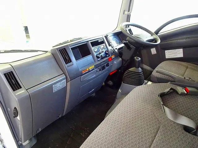 いすゞ エルフ 2RG-NMR88AR(2WD)の写真8
