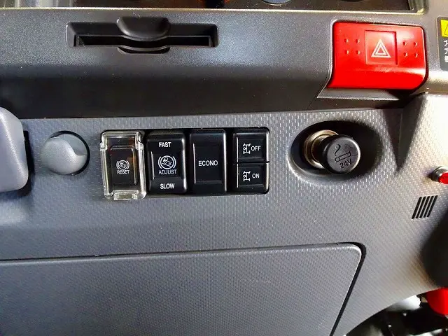 いすゞ エルフ 2RG-NMR88AR(2WD)の写真14