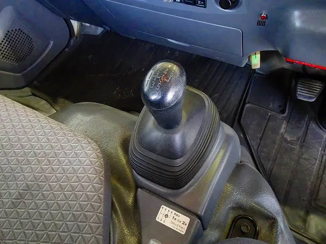いすゞ エルフ 2RG-NMR88AR(2WD)の写真17