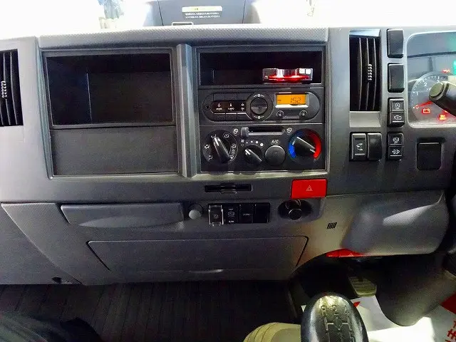 ターボ 排気ブレーキ 坂道発進補助装置 車線逸脱警報装置 衝突被害軽減ブレーキ アイドリングストップ トラクションコントロール |いすゞ エルフ 2RG-NPS88AN(4WD)の写真10