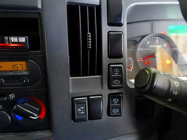 いすゞ エルフ 2RG-NPS88AN(4WD)の写真11