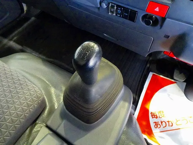 フロア5MT|いすゞ エルフ 2RG-NPS88AN(4WD)の写真17