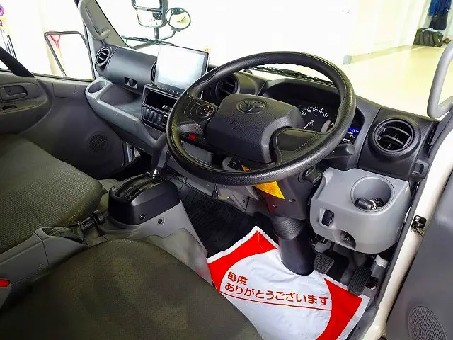 AC　PS　PW　SRS　ABS　キーフリー　左右電格ミラー/ヒーター/電動角度調整　ディスプレイオーディオ　ラジオ　ETC2.0　ルームミラー型ドライブレコーダー(前後)/バックモニター連動|トヨタ トヨエース 2RG-XZC605(2WD)の写真5