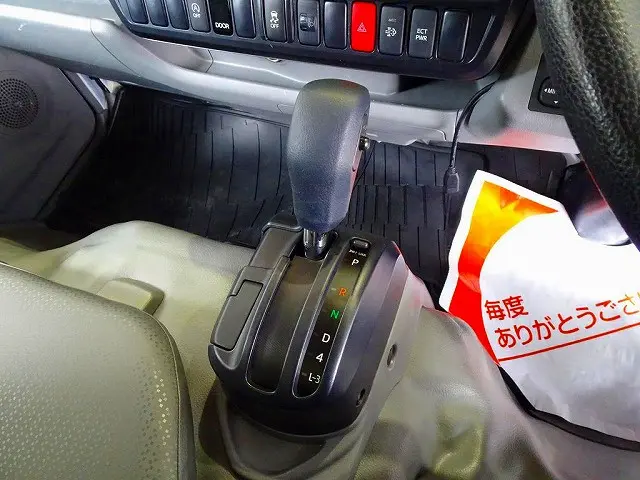 フロアAT　2ペダル|トヨタ トヨエース 2RG-XZC605(2WD)の写真18