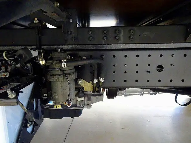 燃料タンク80L　左シャシリア工具箱　シャーシは 錆止め/マフラー塗装 仕上げに力を入れています。|トヨタ トヨエース 2RG-XZC605(2WD)の写真36