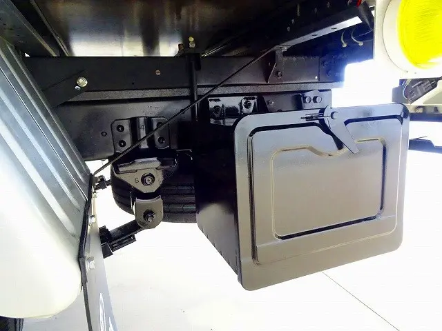 燃料タンク80L　左シャシリア工具箱　シャーシは 錆止め/マフラー塗装 仕上げに力を入れています。|トヨタ トヨエース 2RG-XZC605(2WD)の写真38