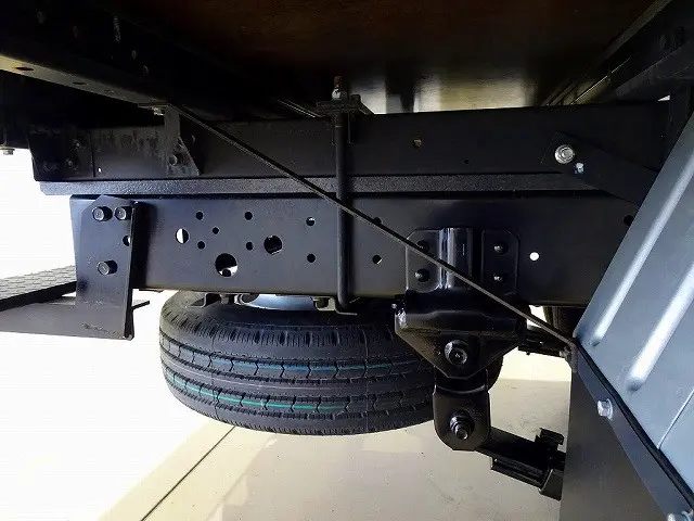 燃料タンク80L　左シャシリア工具箱　シャーシは 錆止め/マフラー塗装 仕上げに力を入れています。|トヨタ トヨエース 2RG-XZC605(2WD)の写真43