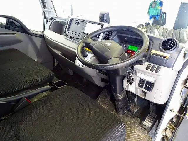 三菱 キャンター 2RG-FDA20(4WD)の写真5