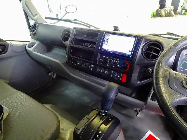 AC PS PW SRS ABS 集中ドアロック 社外メモリーナビ/ワンセグTV/CD/Bluetooth(CN-E320D) ETC バックモニター ターボ 排気ブレーキ フロアAT 2ペダル|トヨタ トヨエース 2RG-XZU710(2WD)の写真10
