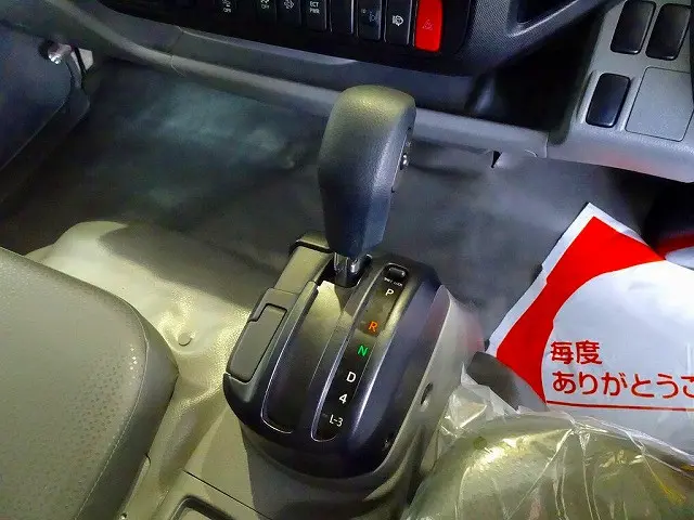 フロアAT 2ペダル|トヨタ トヨエース 2RG-XZU710(2WD)の写真18