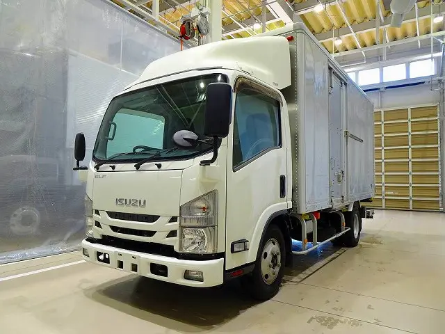 いすゞ エルフ TRG-NMR85N(2WD)の写真1