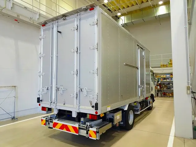 いすゞ エルフ TRG-NMR85N(2WD)の写真3