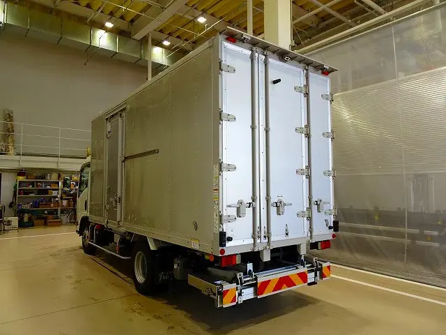 いすゞ エルフ TRG-NMR85N(2WD)の写真4