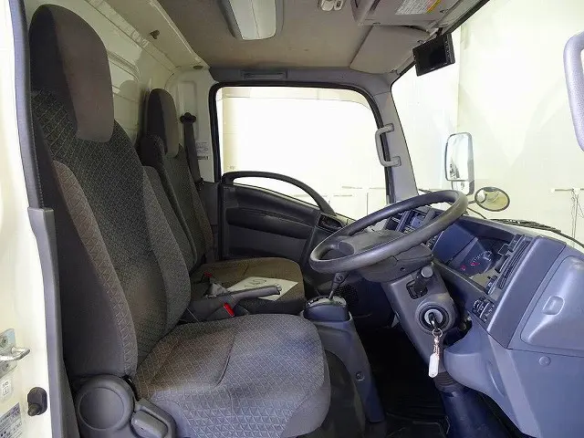 いすゞ エルフ TRG-NMR85N(2WD)の写真6