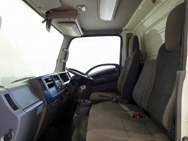 いすゞ エルフ TRG-NMR85N(2WD)の写真9