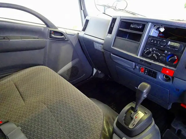 いすゞ エルフ TRG-NMR85N(2WD)の写真10