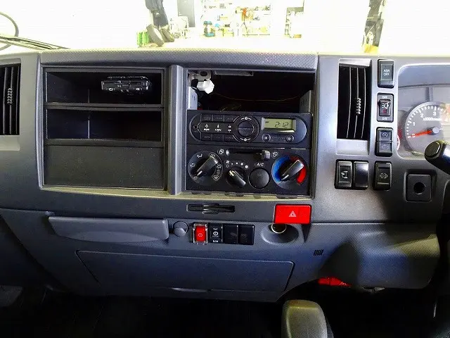 いすゞ エルフ TRG-NMR85N(2WD)の写真11