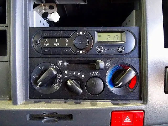 いすゞ エルフ TRG-NMR85N(2WD)の写真12