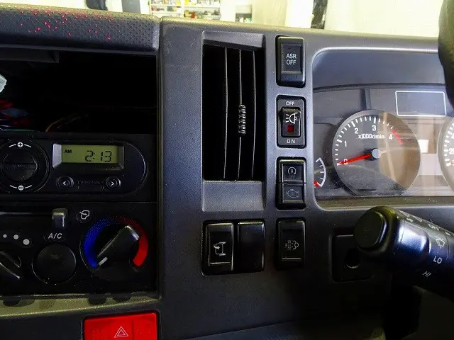 いすゞ エルフ TRG-NMR85N(2WD)の写真13