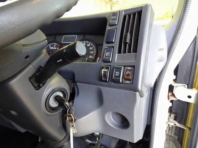いすゞ エルフ TRG-NMR85N(2WD)の写真19