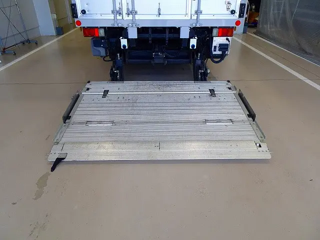 いすゞ エルフ TRG-NMR85N(2WD)の写真34