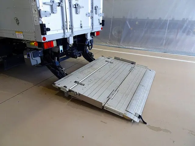 いすゞ エルフ TRG-NMR85N(2WD)の写真35