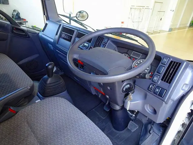 いすゞ エルフ TRG-NMR85AN(2WD)の写真5