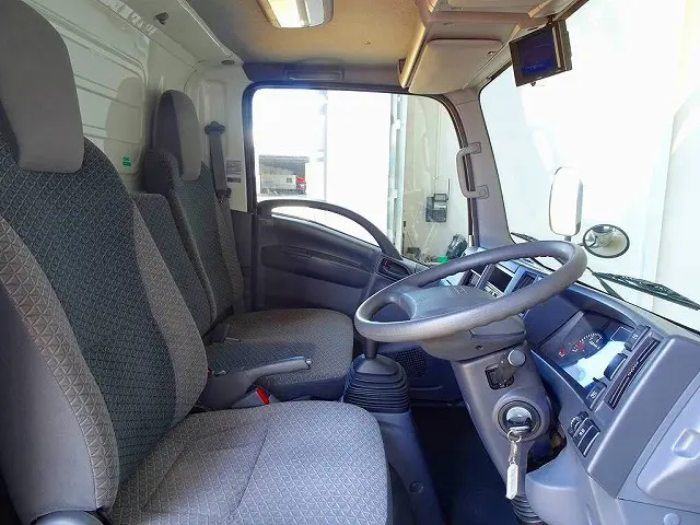 いすゞ エルフ TRG-NMR85AN(2WD)の写真6