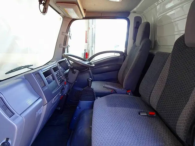 いすゞ エルフ TRG-NMR85AN(2WD)の写真8