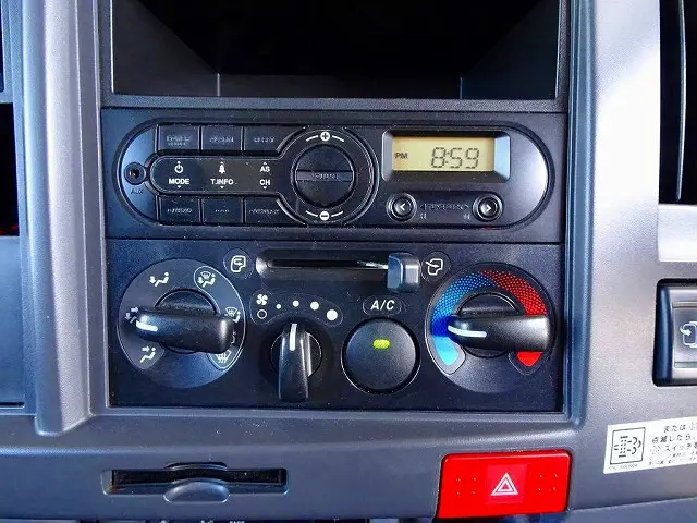 いすゞ エルフ TRG-NMR85AN(2WD)の写真12