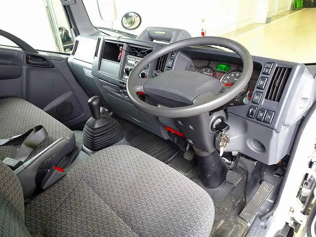 いすゞ エルフ 2RG-NLR88AN(2WD)の写真5