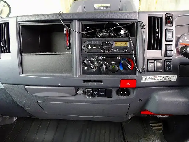 いすゞ エルフ 2RG-NLR88AN(2WD)の写真11