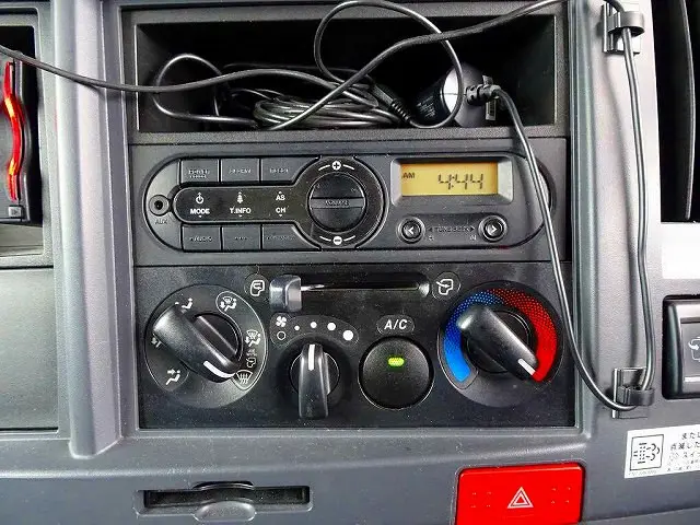いすゞ エルフ 2RG-NLR88AN(2WD)の写真12
