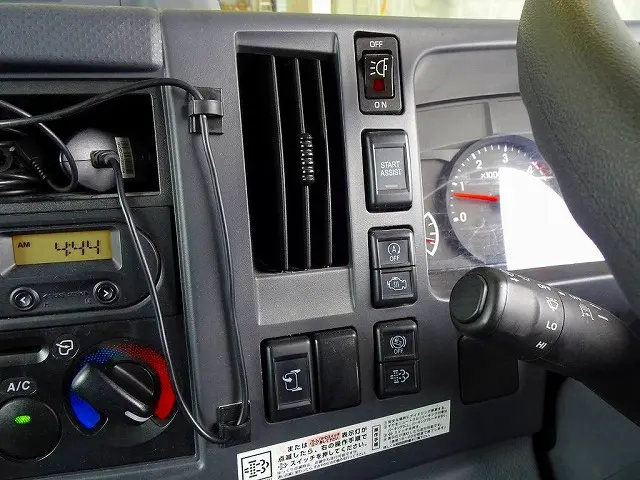いすゞ エルフ 2RG-NLR88AN(2WD)の写真13