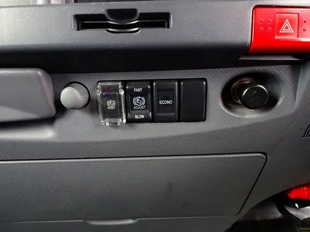 いすゞ エルフ 2RG-NLR88AN(2WD)の写真14