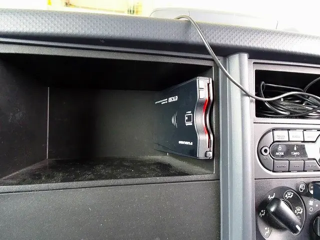 いすゞ エルフ 2RG-NLR88AN(2WD)の写真15