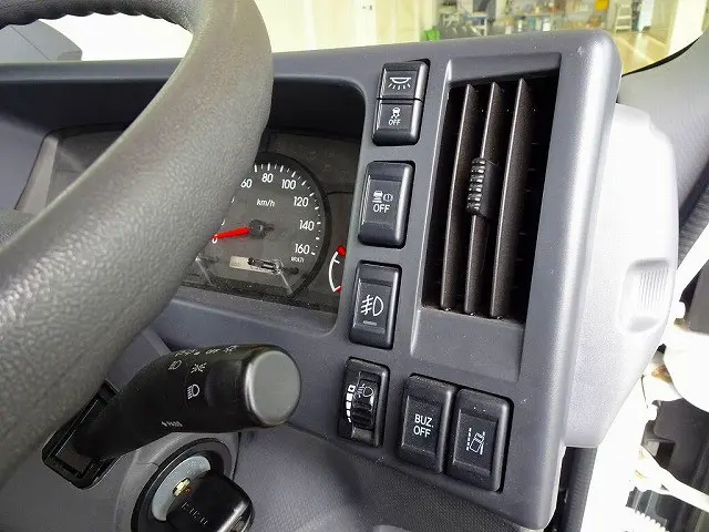 いすゞ エルフ 2RG-NLR88AN(2WD)の写真20