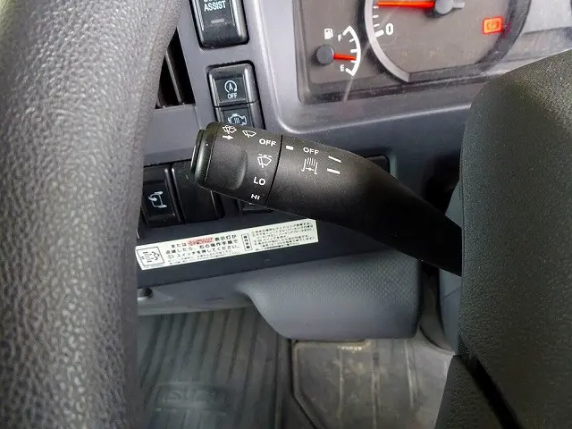 いすゞ エルフ 2RG-NLR88AN(2WD)の写真21