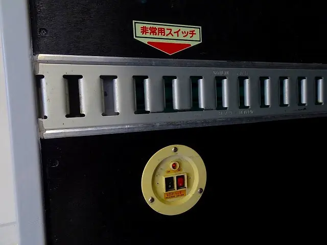 いすゞ エルフ 2RG-NLR88AN(2WD)の写真29