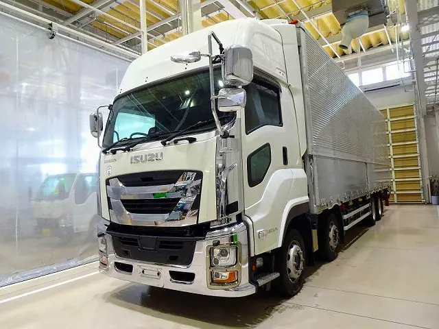 いすゞ ギガ 2PG-CYJ77D(8x4)の写真1
