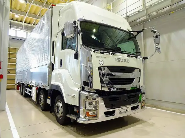 いすゞ ギガ 2PG-CYJ77D(8x4)の写真2
