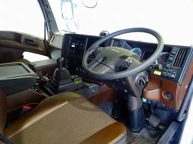 いすゞ ギガ 2PG-CYJ77D(8x4)の写真5