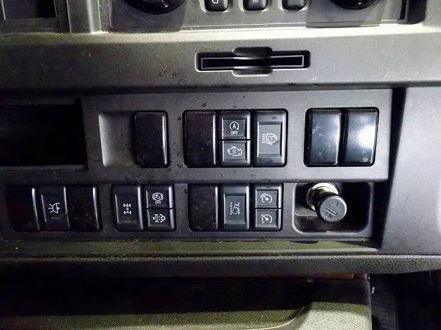 いすゞ ギガ 2PG-CYJ77D(8x4)の写真11