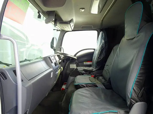 アドブルー ターボ 排気ブレーキ 坂道発進補助装置 車線逸脱警報装置 衝突被害軽減ブレーキ アイドリングストップ フォグランプ トラクションコントロール|いすゞ フォワード 2RG-FRR90T2(2WD)の写真6