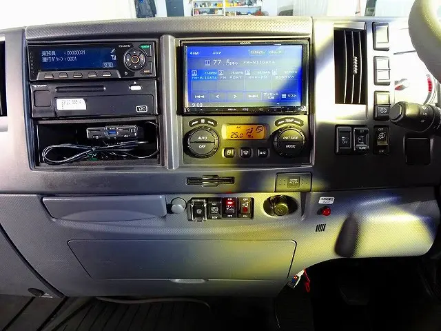 アドブルー ターボ 排気ブレーキ 坂道発進補助装置 車線逸脱警報装置 衝突被害軽減ブレーキ アイドリングストップ フォグランプ トラクションコントロール|いすゞ フォワード 2RG-FRR90T2(2WD)の写真9