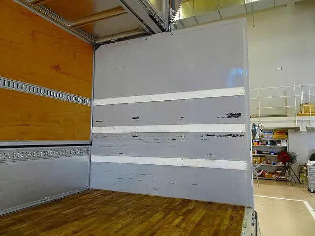 荷台内寸:623×241×240 左右セイコーラック ラッシングレール2段(61cm/140cm) 床フック5対 荷室リア入口回転渡し板付 荷室LED灯3個 格納ゲート/1,000kg付|いすゞ フォワード 2RG-FRR90T2(2WD)の写真27