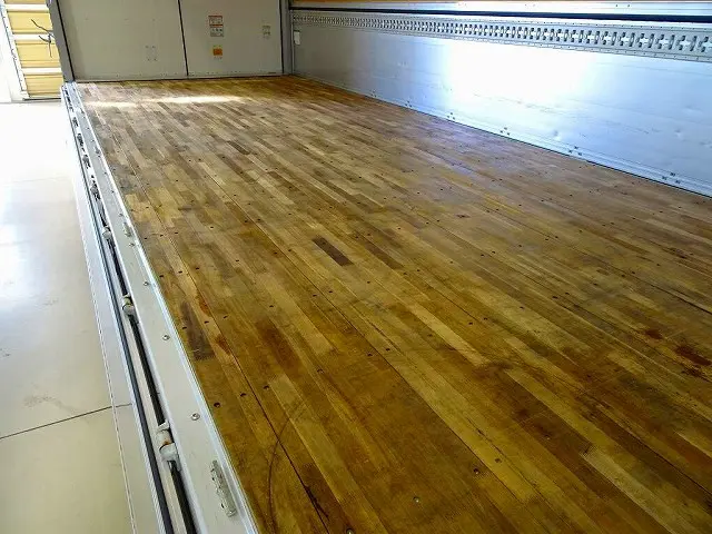 荷台内寸:623×241×240 左右セイコーラック ラッシングレール2段(61cm/140cm) 床フック5対 荷室リア入口回転渡し板付 荷室LED灯3個 格納ゲート/1,000kg付|いすゞ フォワード 2RG-FRR90T2(2WD)の写真29