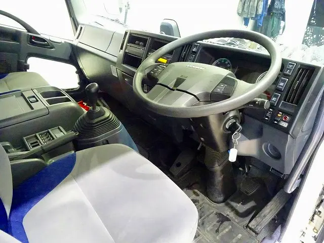 いすゞ フォワード 2RG-FRR90T2(2WD)の写真5