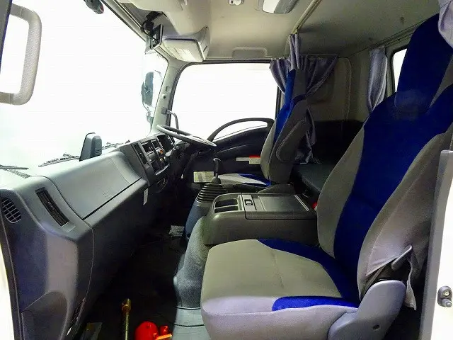 いすゞ フォワード 2RG-FRR90T2(2WD)の写真6